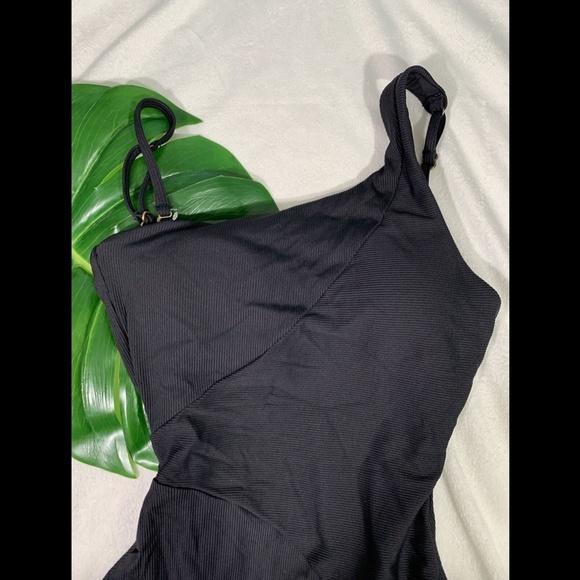 NEW $128 Becca Fine Line One-Shoulder‎ One-Piece Swimsuit Black [ SZ Small ] - Picture 5 of 12